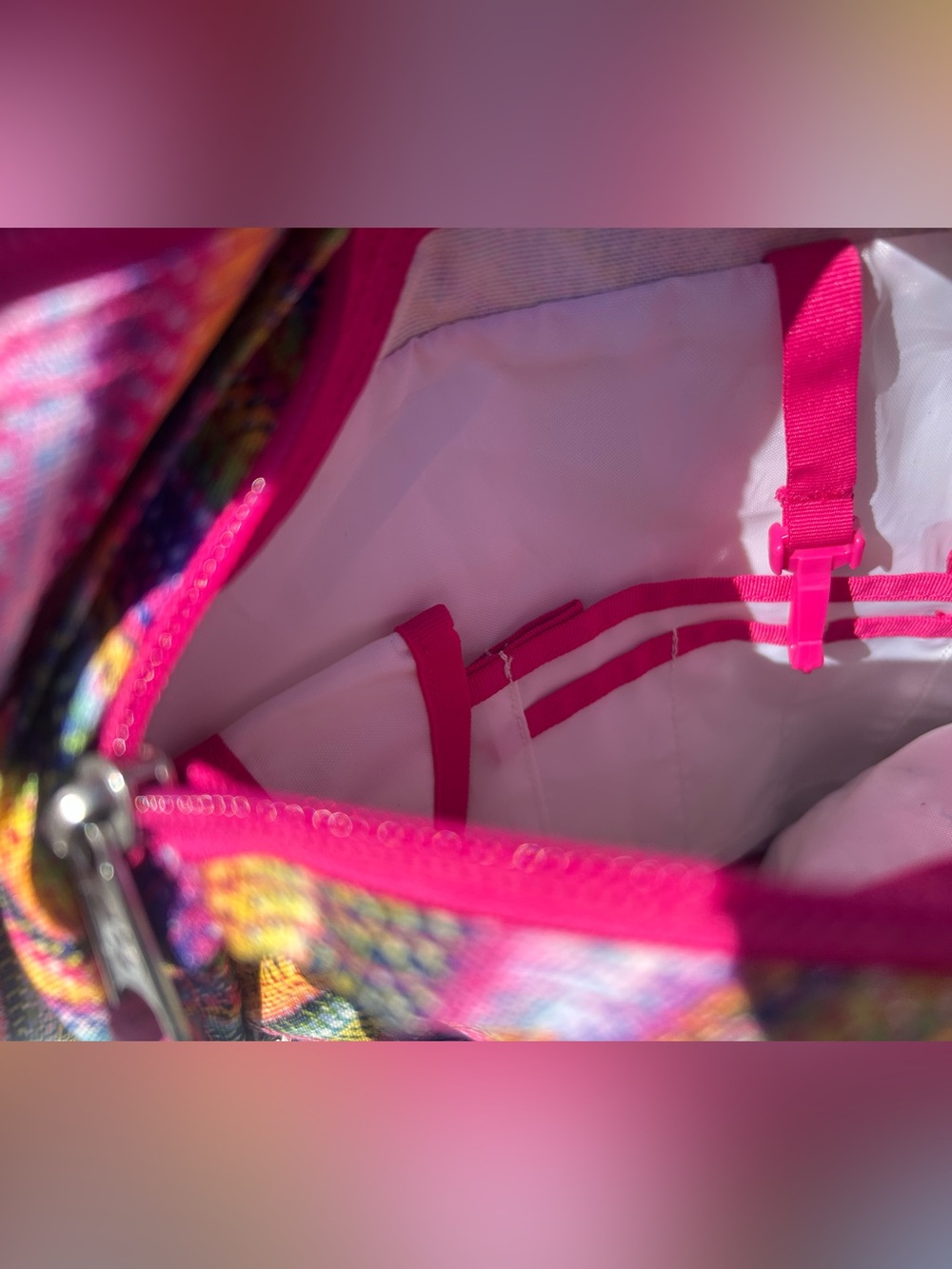 Backpack w/ multiple zipper compartments. - Picture 11 of 12